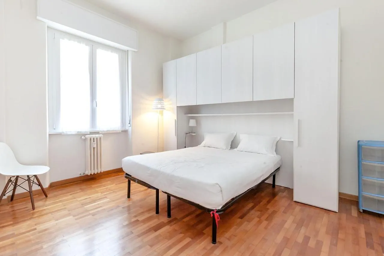 Double Room In The Center - 20 Min Walk From Duomo ميلان بيت ضيافة
